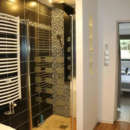 Detente Assuree Dans Ce Logement Avec Balneo * Rezé