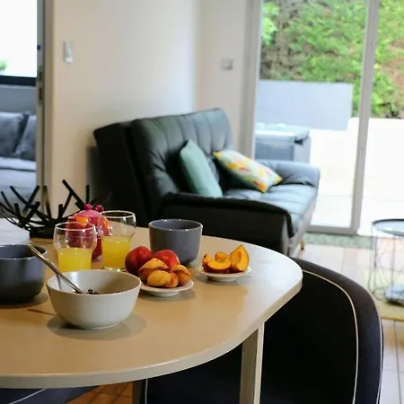 Detente Assuree Dans Ce Logement Avec Balneo Rezé