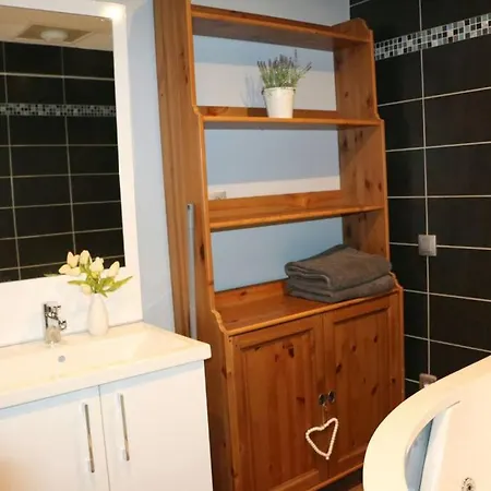 Detente Assuree Dans Ce Logement Avec Balneo Apartament